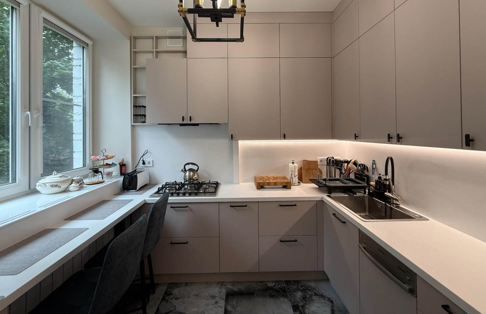 Обложка проекта: Эргономичная кухня в цвете серый кашемир