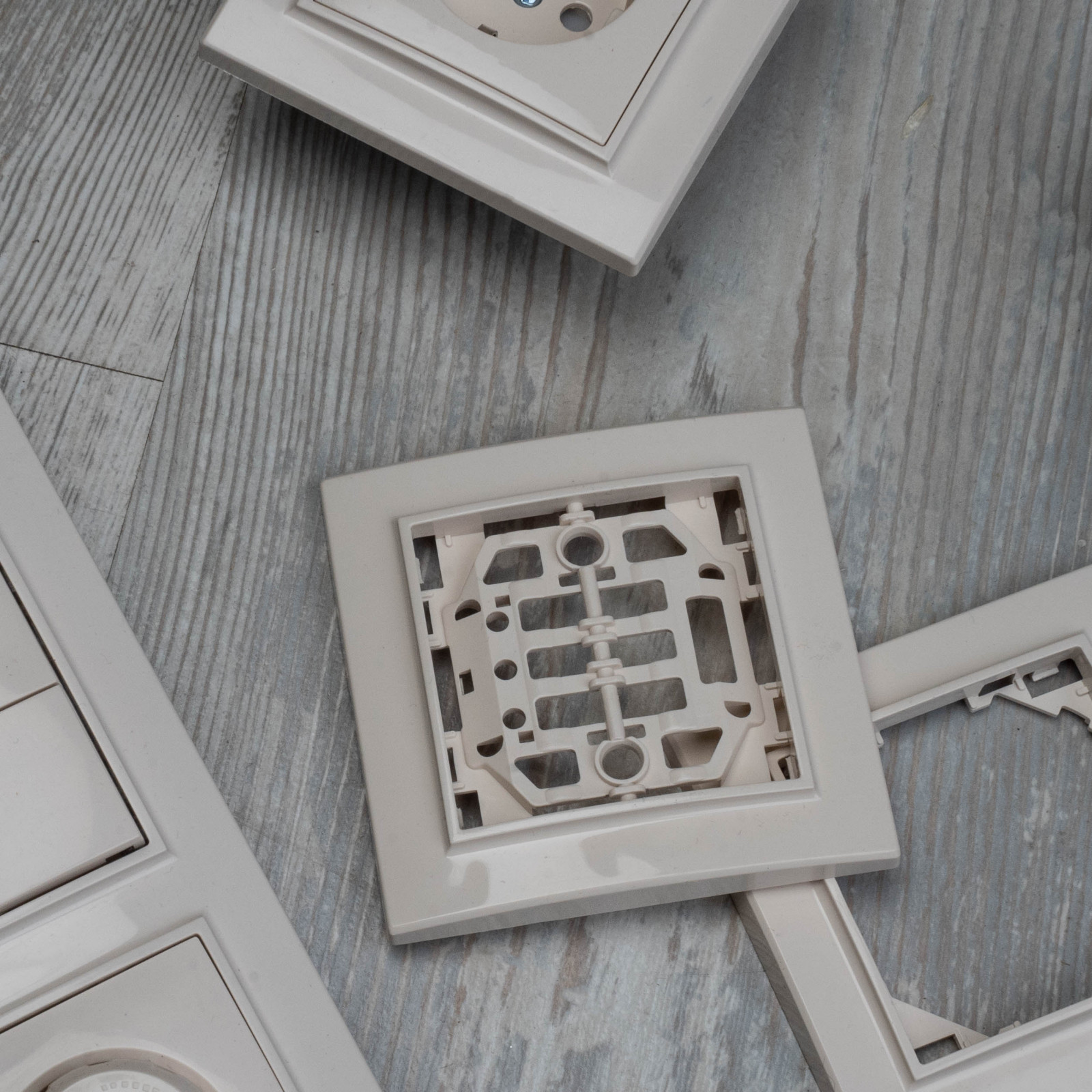 Электроустановочные изделия EKF