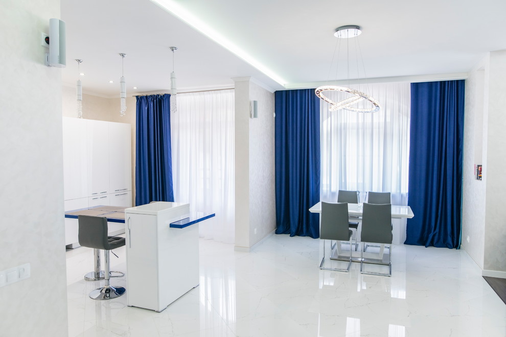 Столовая зона и кухня