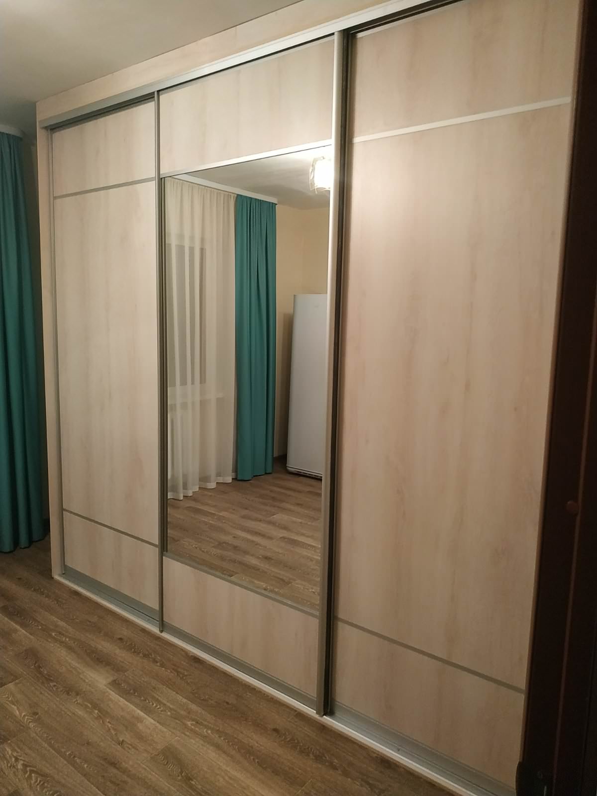 3-дверный встроенный шкаф-купе