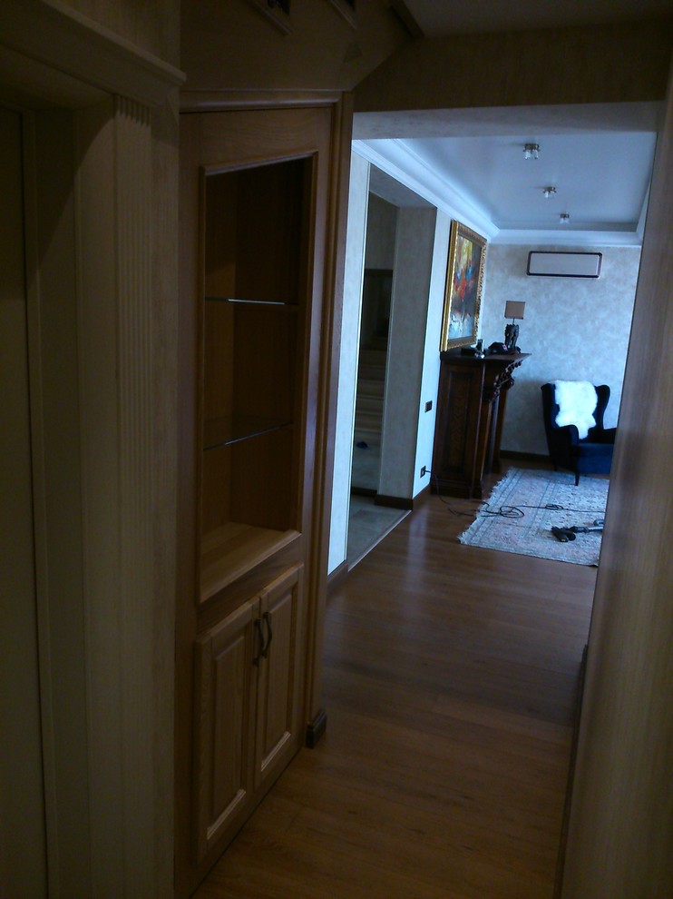 Потайной шкаф под лестницей