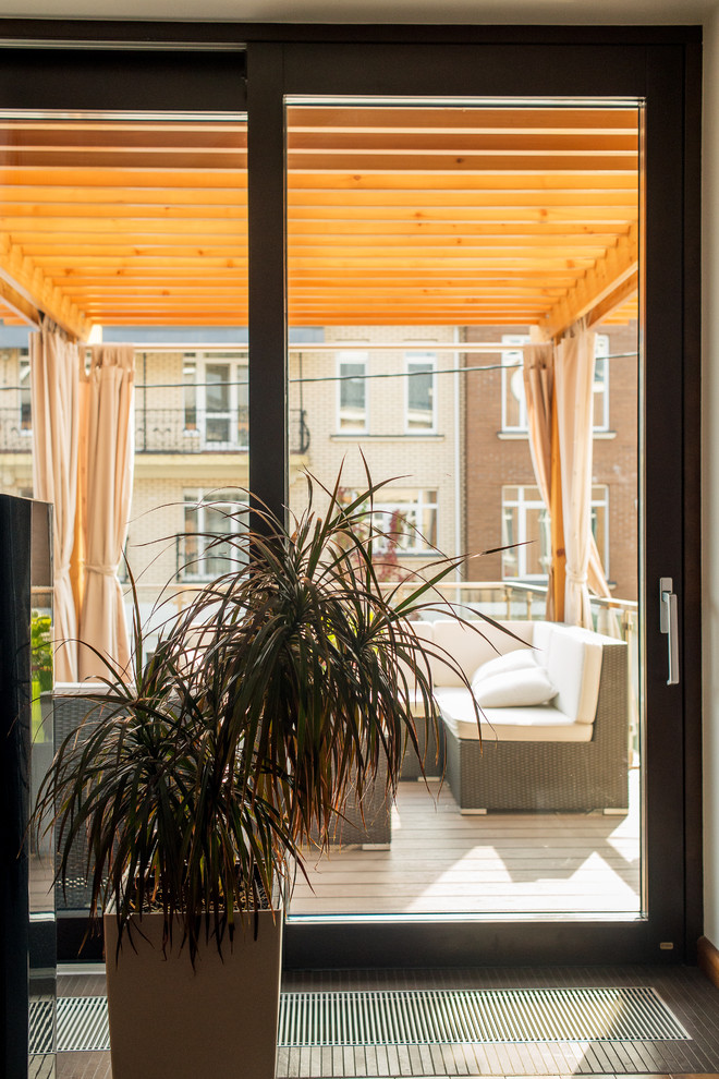 Современное остекление на Остафьевской (дерево-алюминиевые окна)