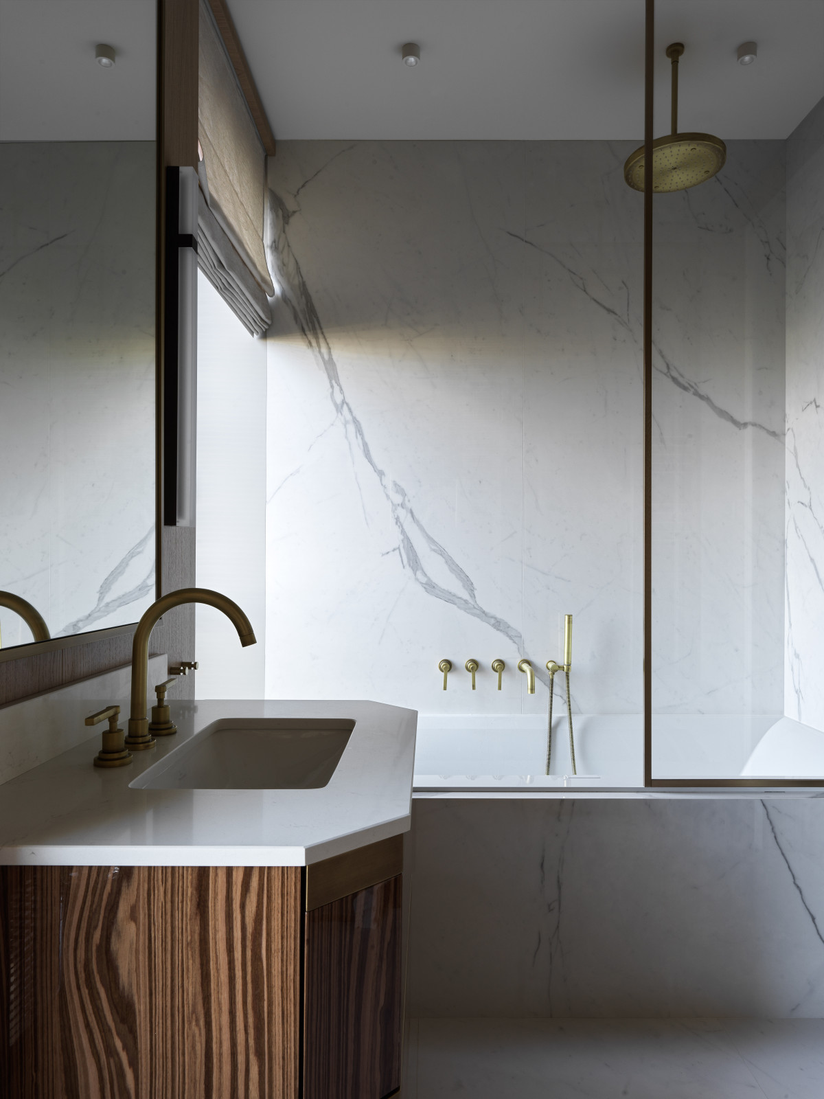 КВАРТИРА С ВИДОМ НА ЖИВОПИСНЫЙ МОСТ_VANDER PARK