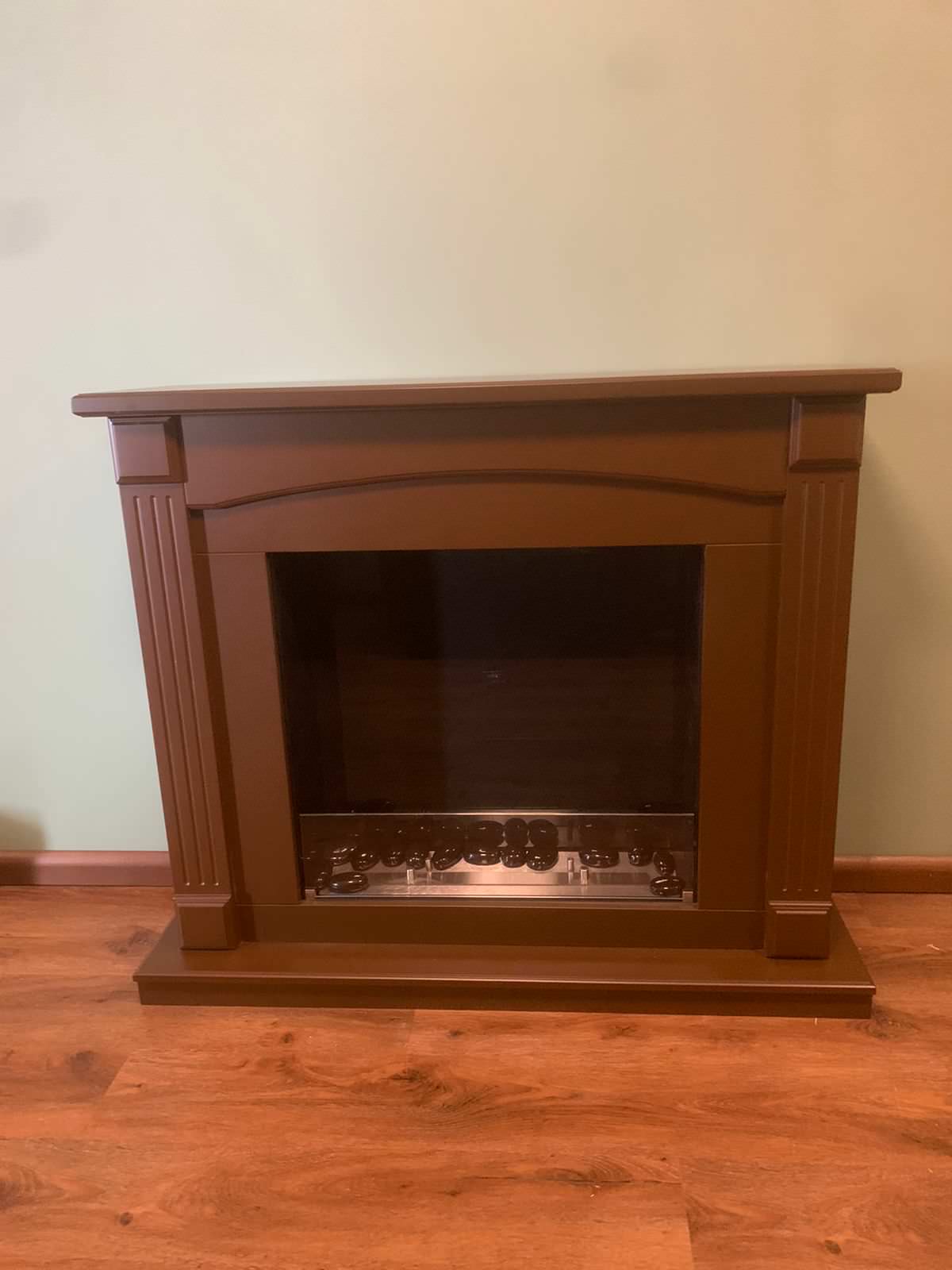 Напольный деревянный биокамин в интерьере