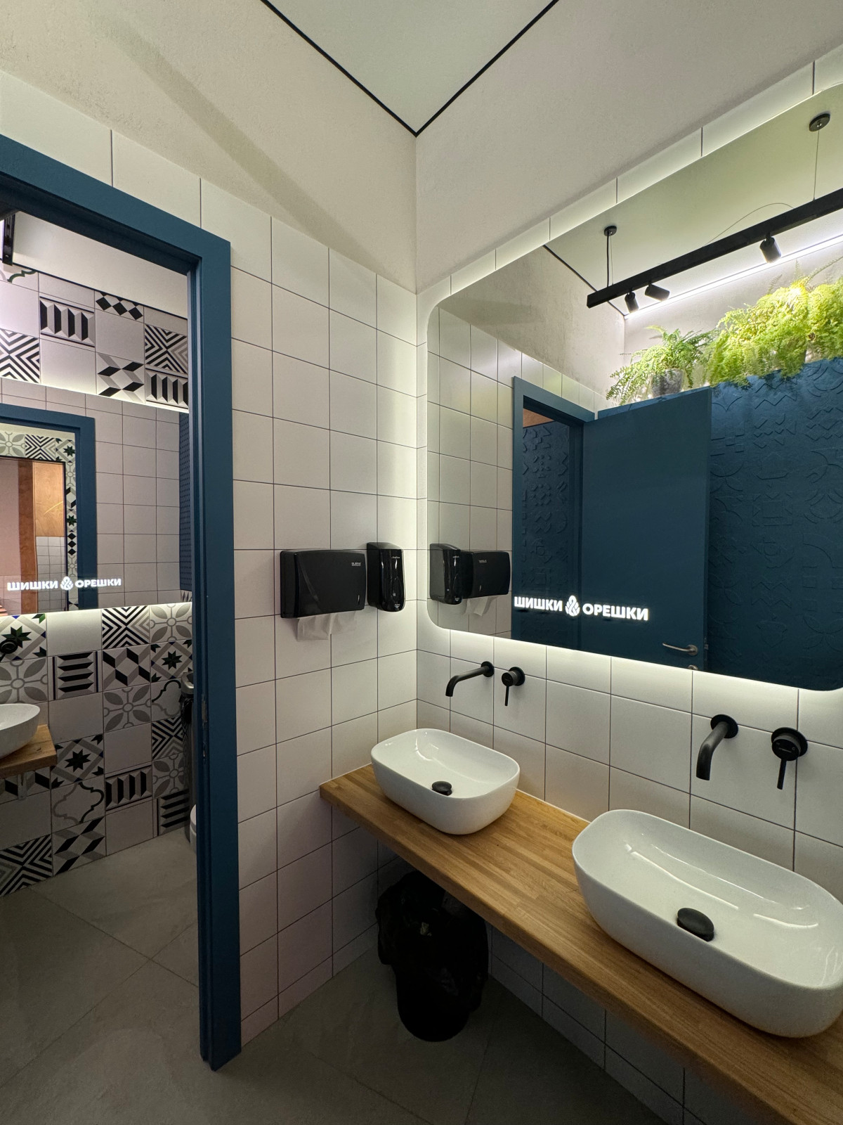 Обложка проекта: кафе Шишки&Орешки