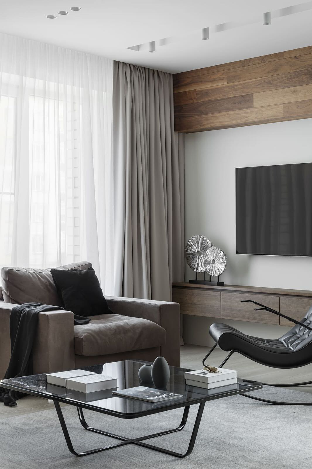 Обзор современной квартиры 170 квм. Полы без плинтуса. Двери в потолок.