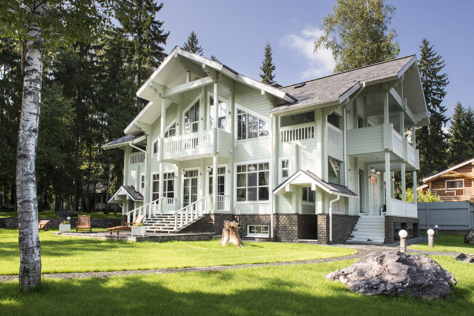 Под одной крышей