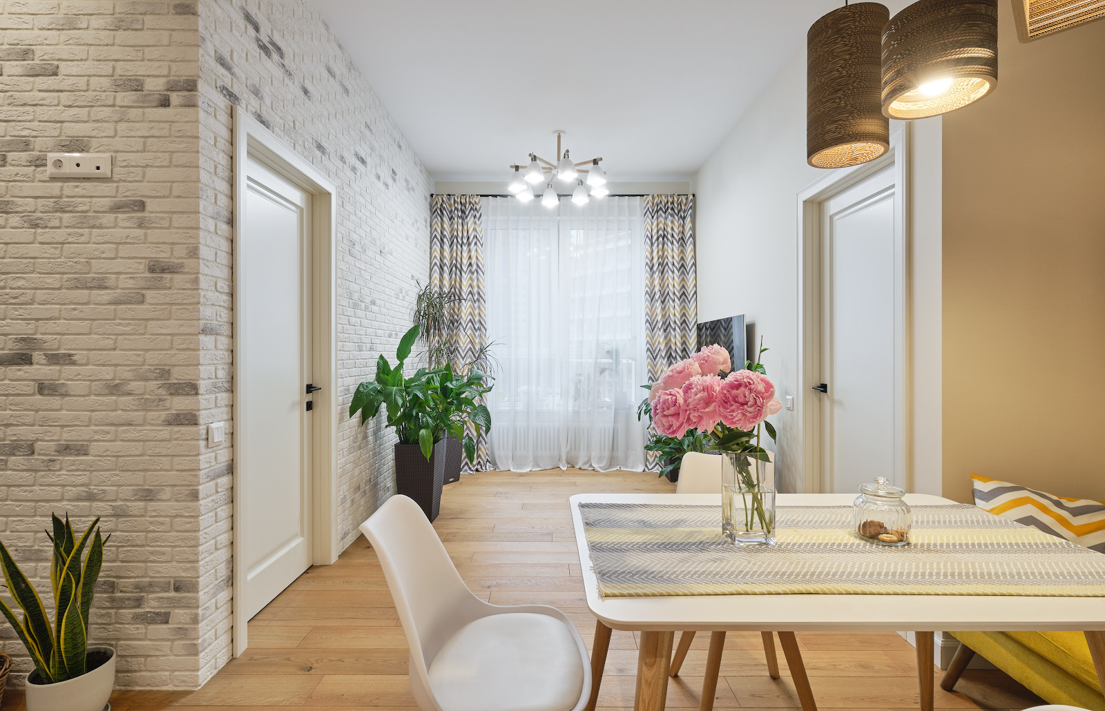 Кантри Г-2 Ral 9010 в квартире современного стиля