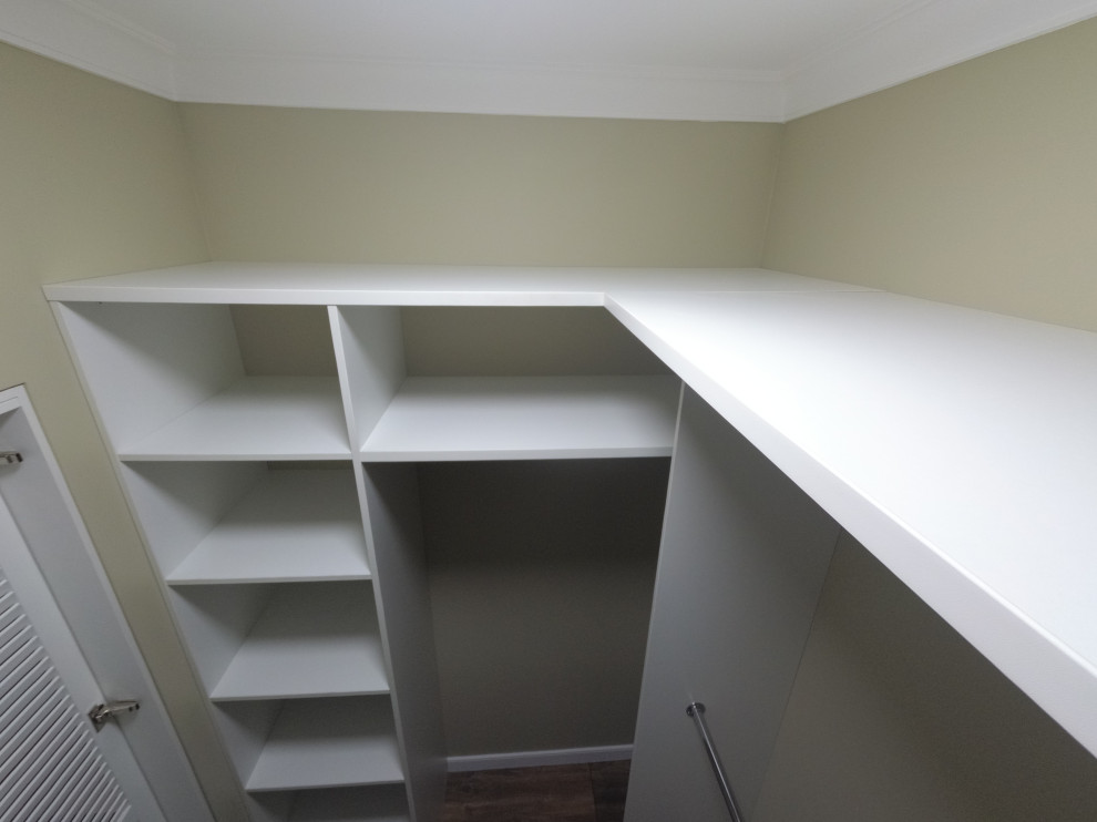 Двери-жалюзи в гардеробной