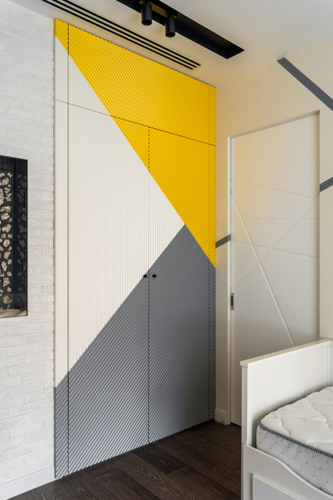 Проект с яркой детской комнатой