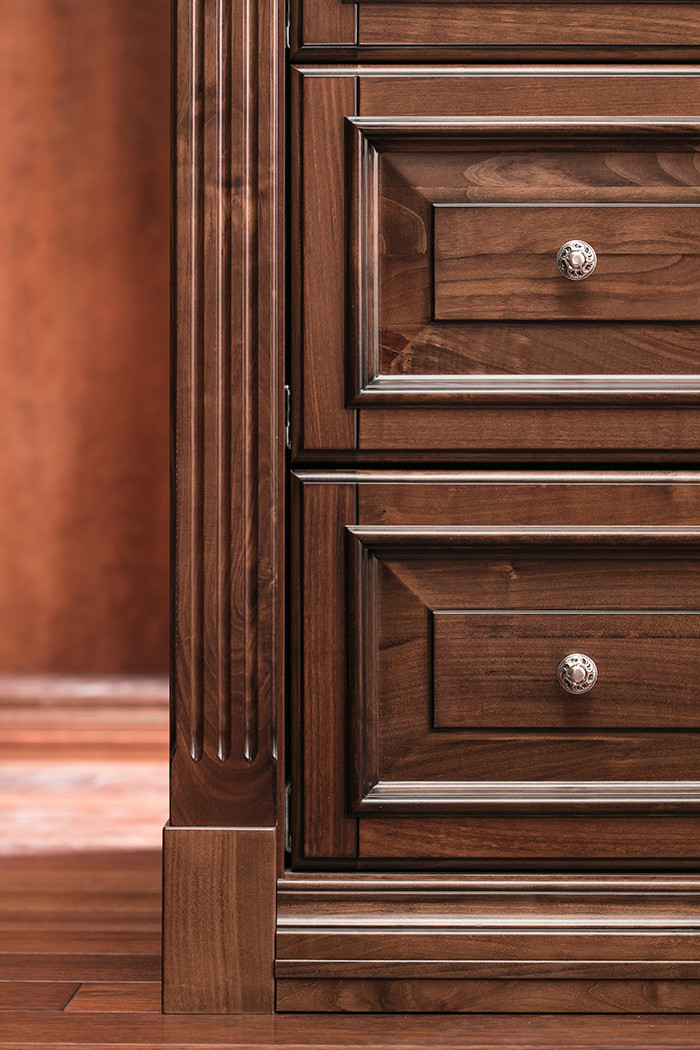 Гардеробная комната из массива вишни