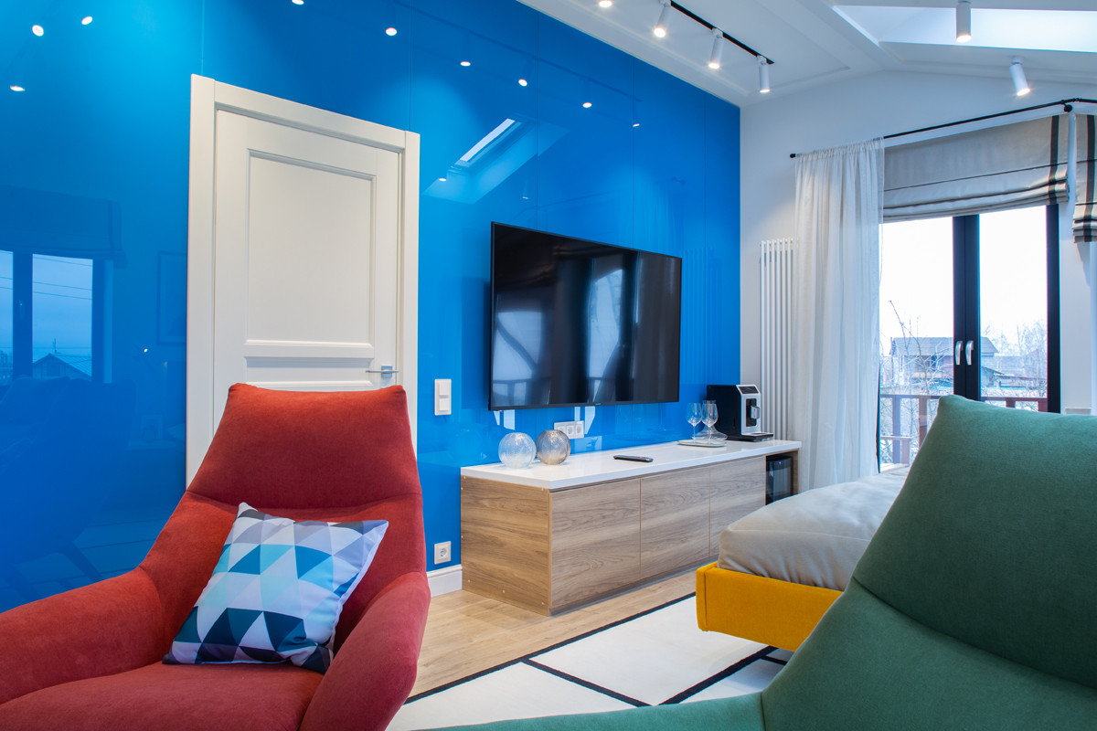 Люкс с парящей кроватью и стеклянной стеной