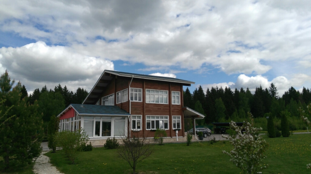 Фасады дома под Можайском до и после