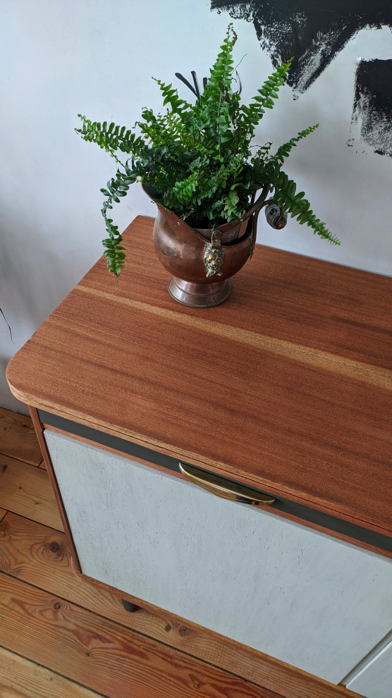 Буфетка с выдвижной столешницей. ГДР. 1970