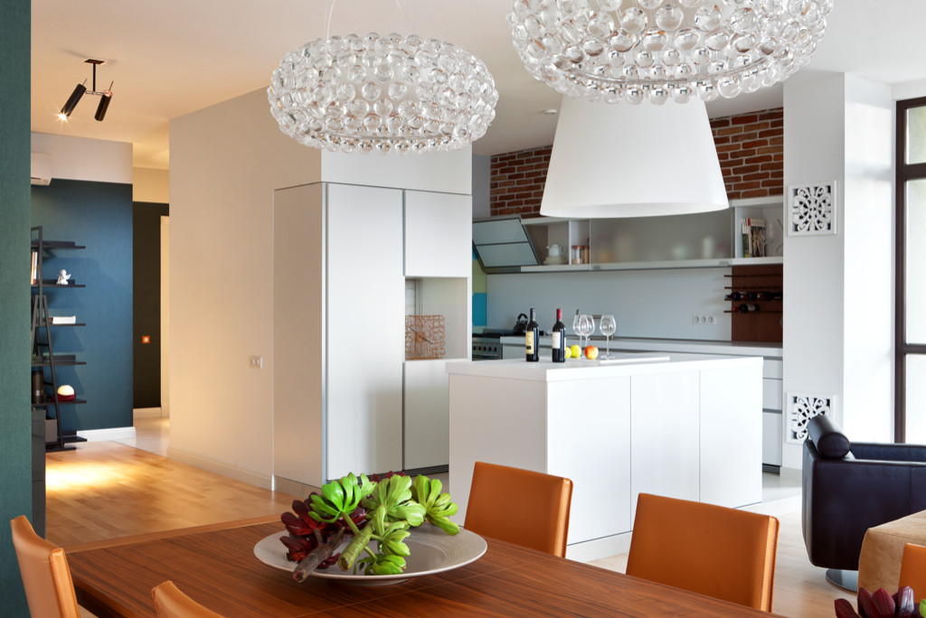 Я ЧУВСТВУЮ ТВОЮ УЛЫБКУ