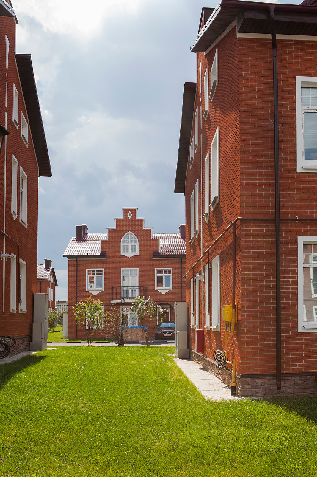 Обложка статьи: Не дом и не квартира: 9 особенностей планировки таунхауса