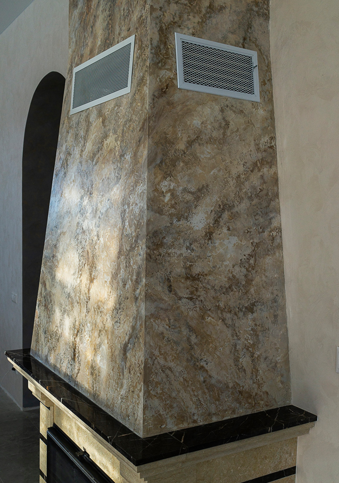 Венецианская штукатурка под мрамор, камин