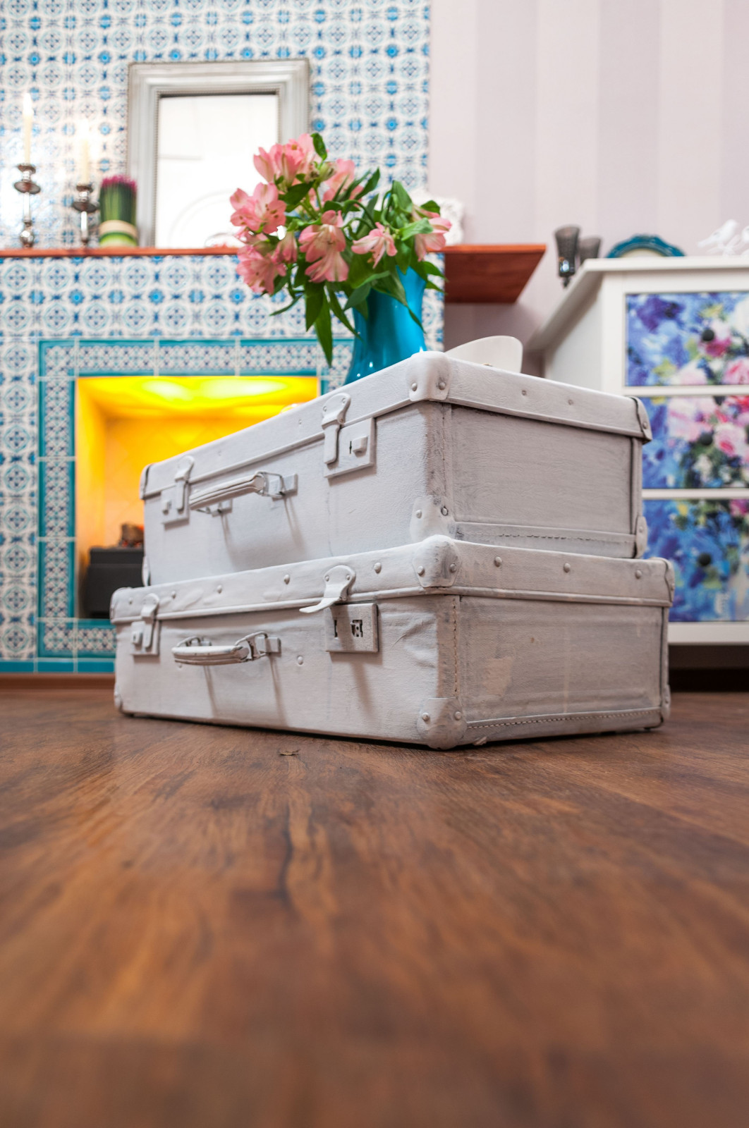 В этом проекте использован виниловый пол Corkstyle http://www.corkstyle.ru/catal