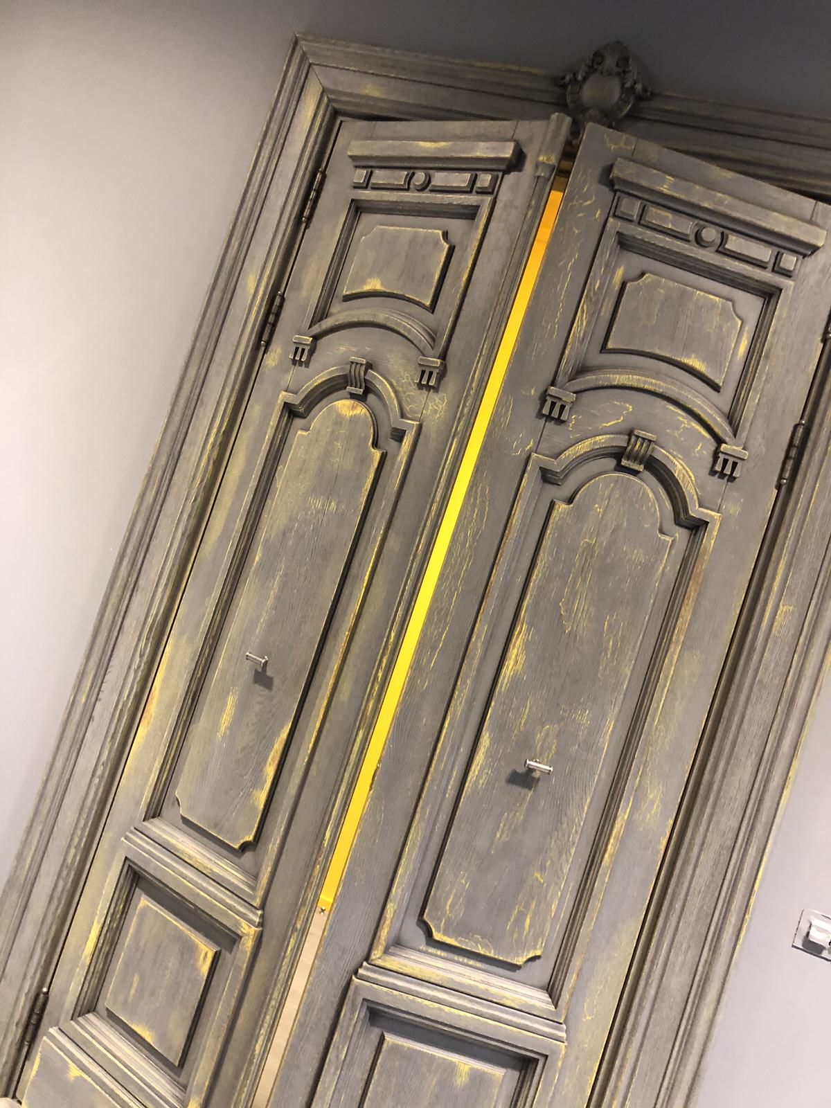 Историчсекие двери на Бронной