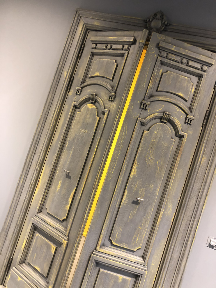 Историчсекие двери на Бронной