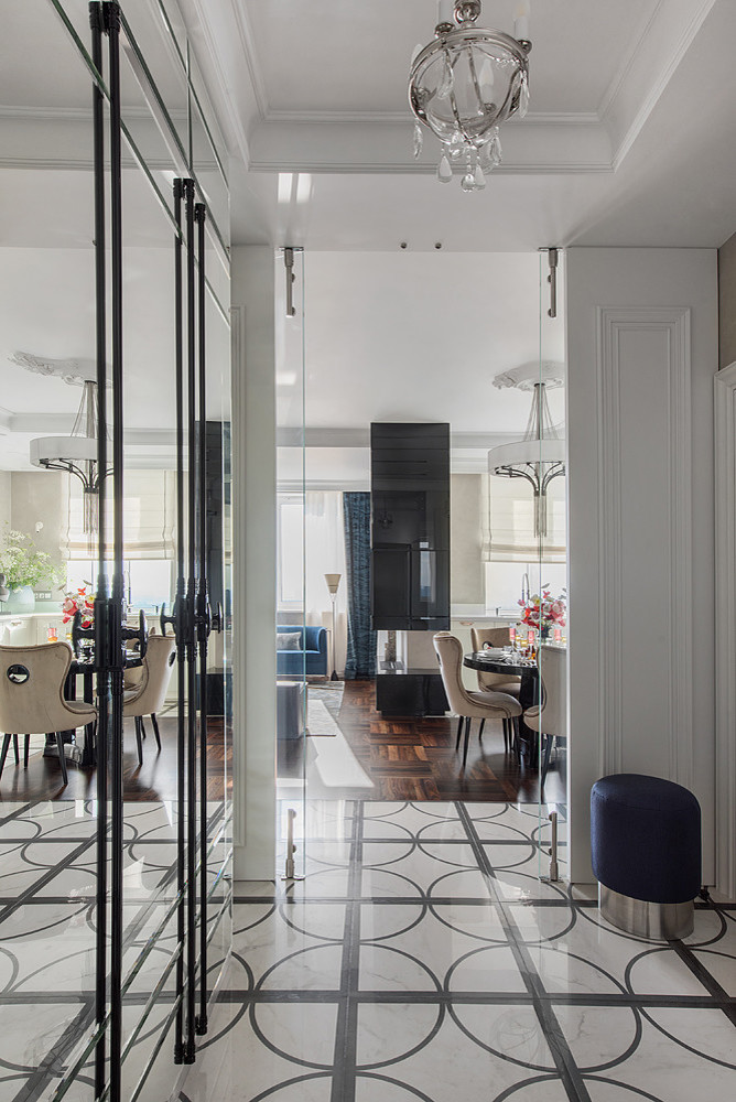 Квартира в Москве "Небо , самолёт , девушка"