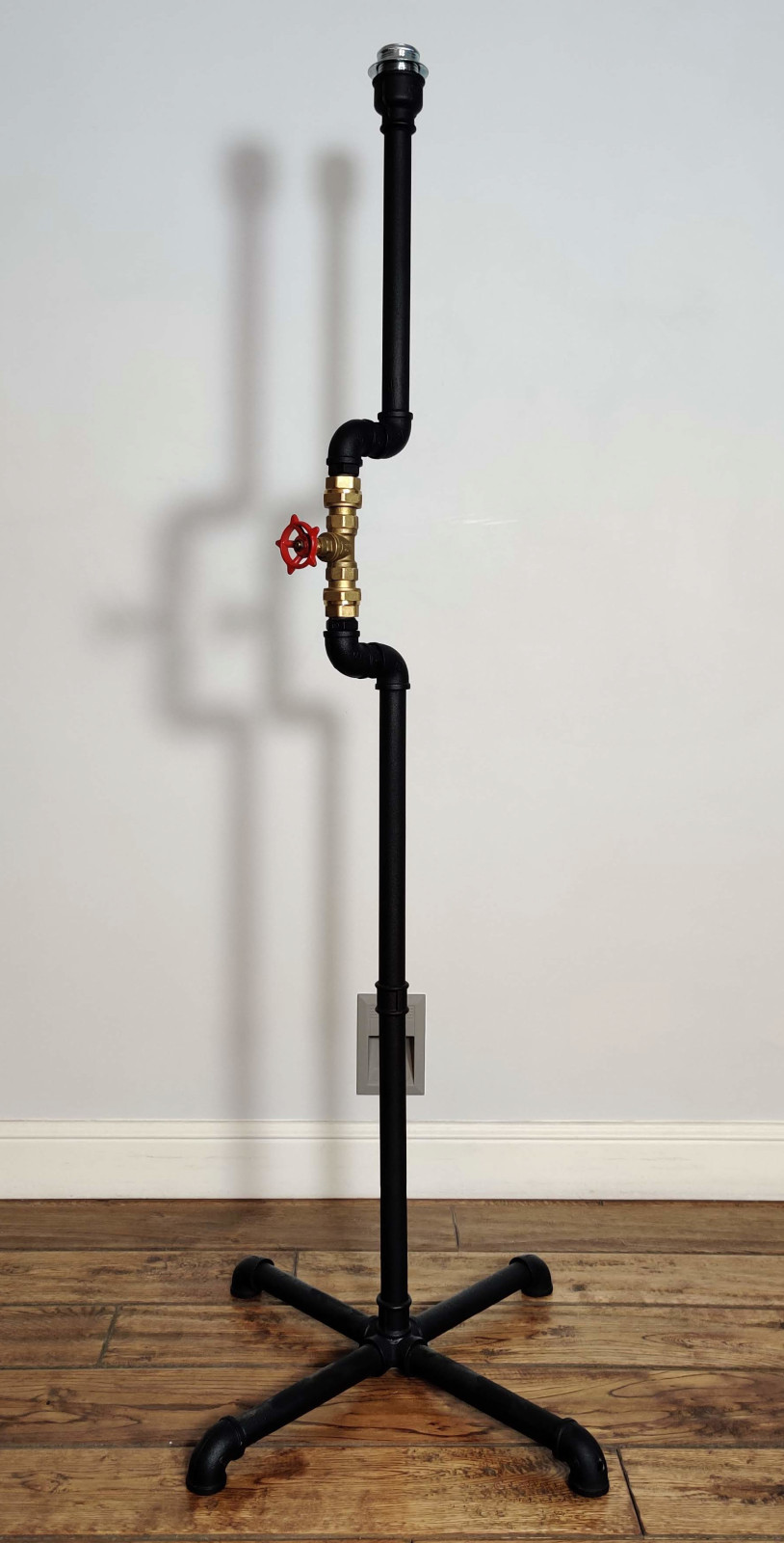 Обложка проекта: Торшер из водопроводных труб