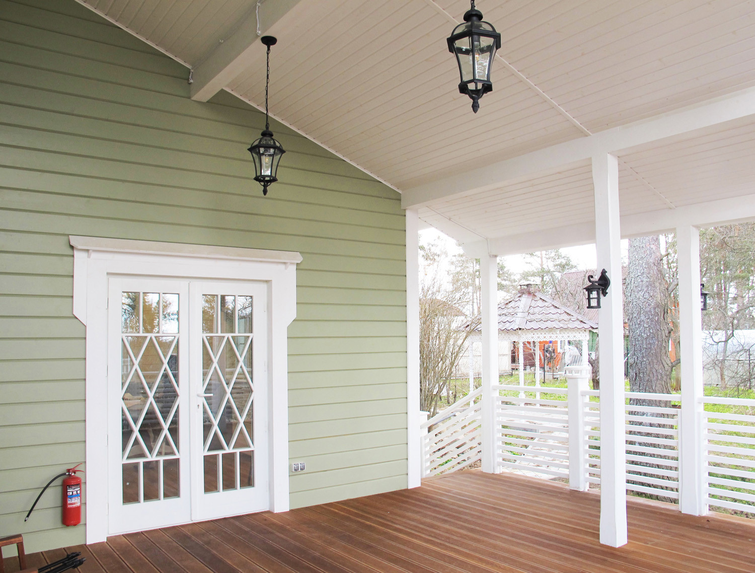 Одноэтажный загородный дом с баней