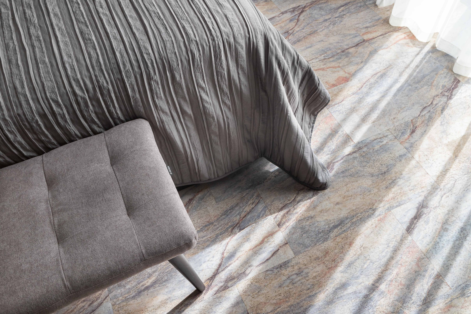 КВАРТИРА С ЯРКИМИ АКЦЕНТАМИ В СТАРОМ ФОНДЕ