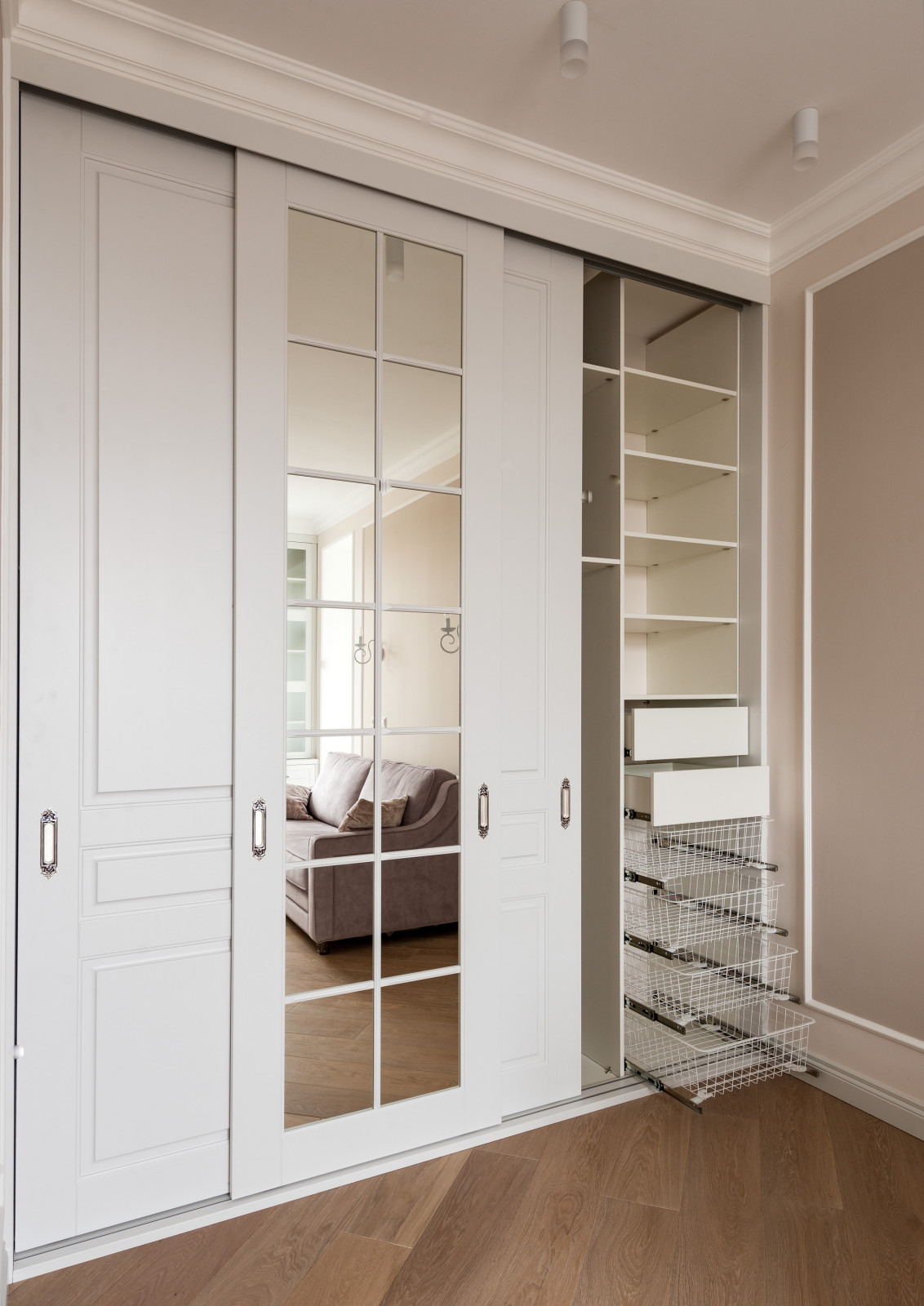 Шкафы и тумбы