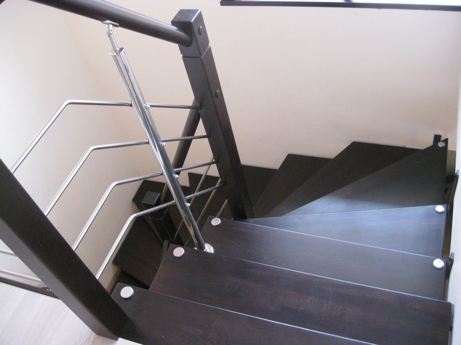 Лестница на больцах