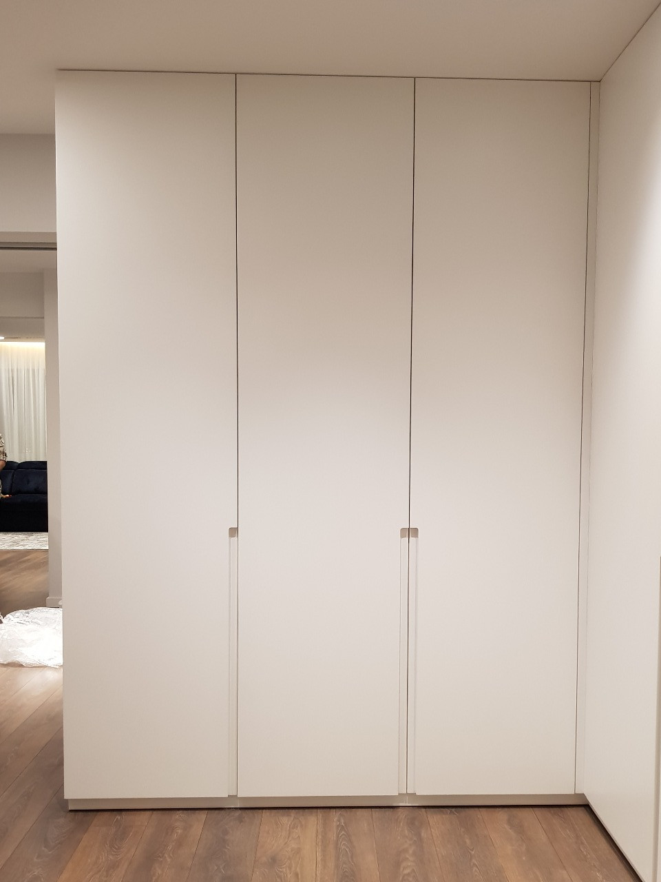 Обложка проекта: Угловой шкаф