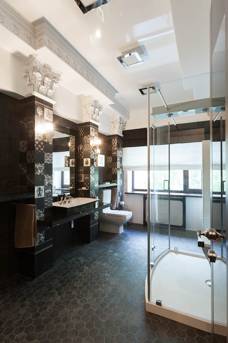 Офис с камином. Office with fireplace.