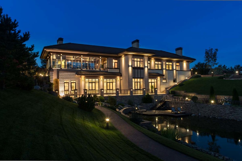 Дом в овраге ночью