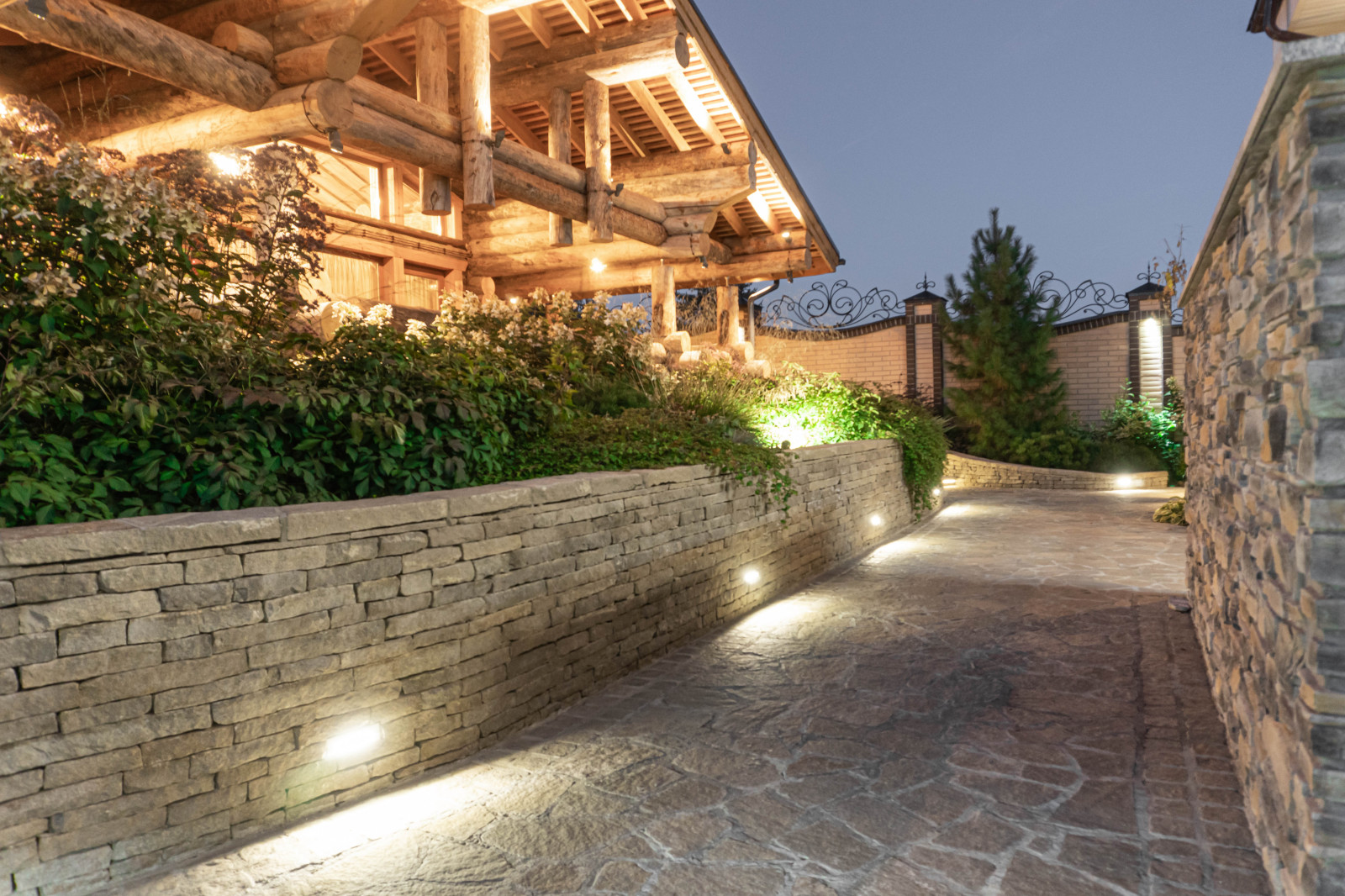 Ночная подсветка сада