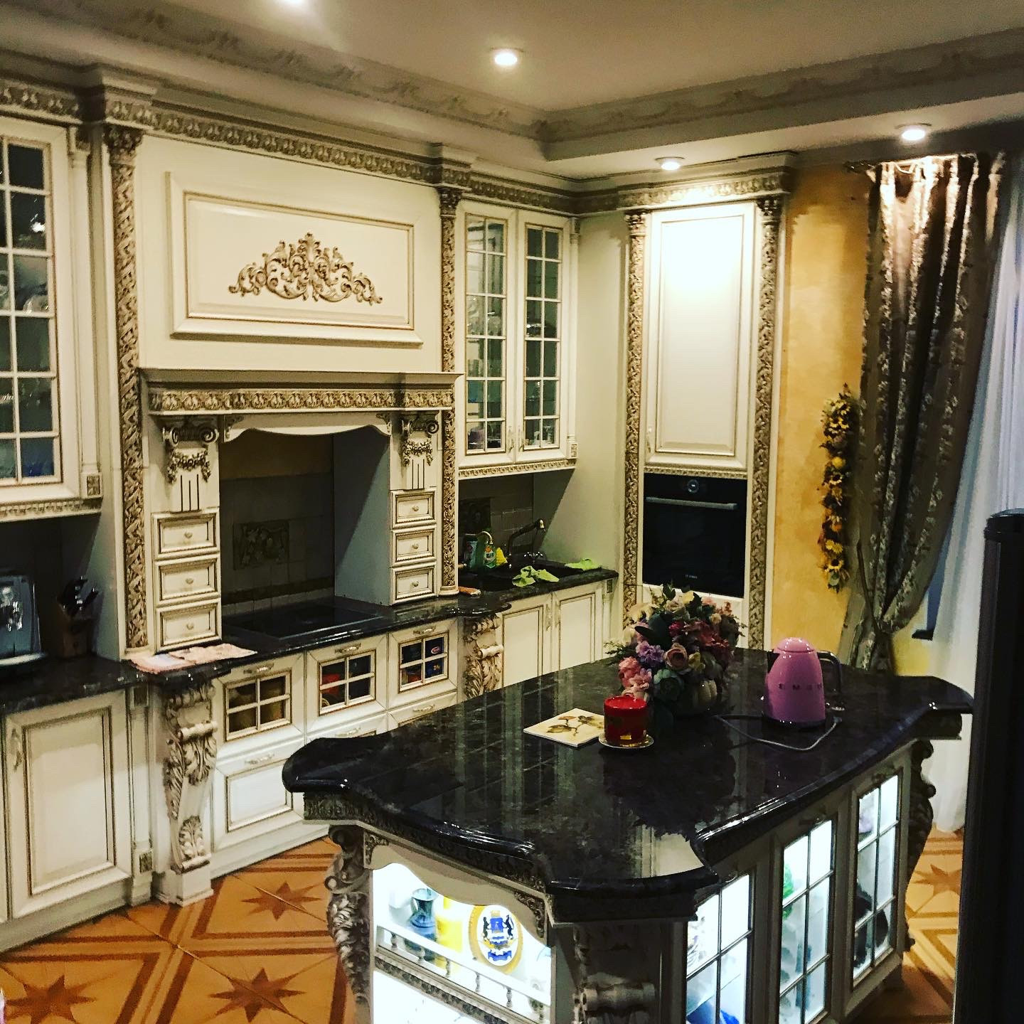 Кухня в классическом стиле (загородный дом)