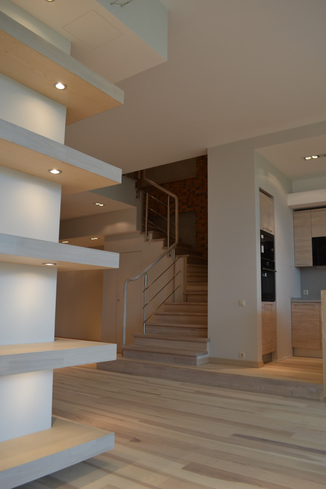 Отделка бетонной лестницы с нержавейкой