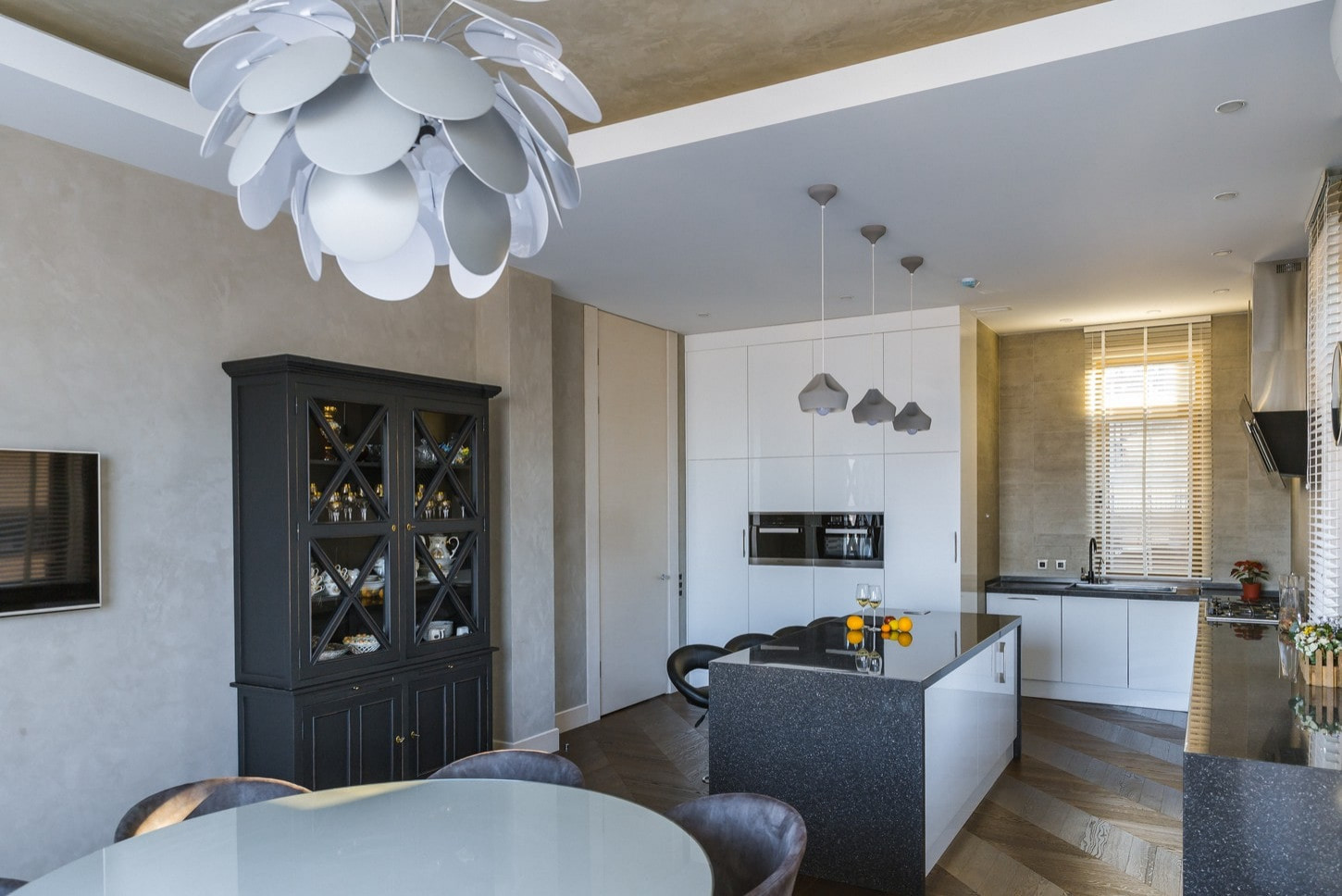 Шоколадное настроение. Интерьер двухэтажного дома в стиле фьюжн