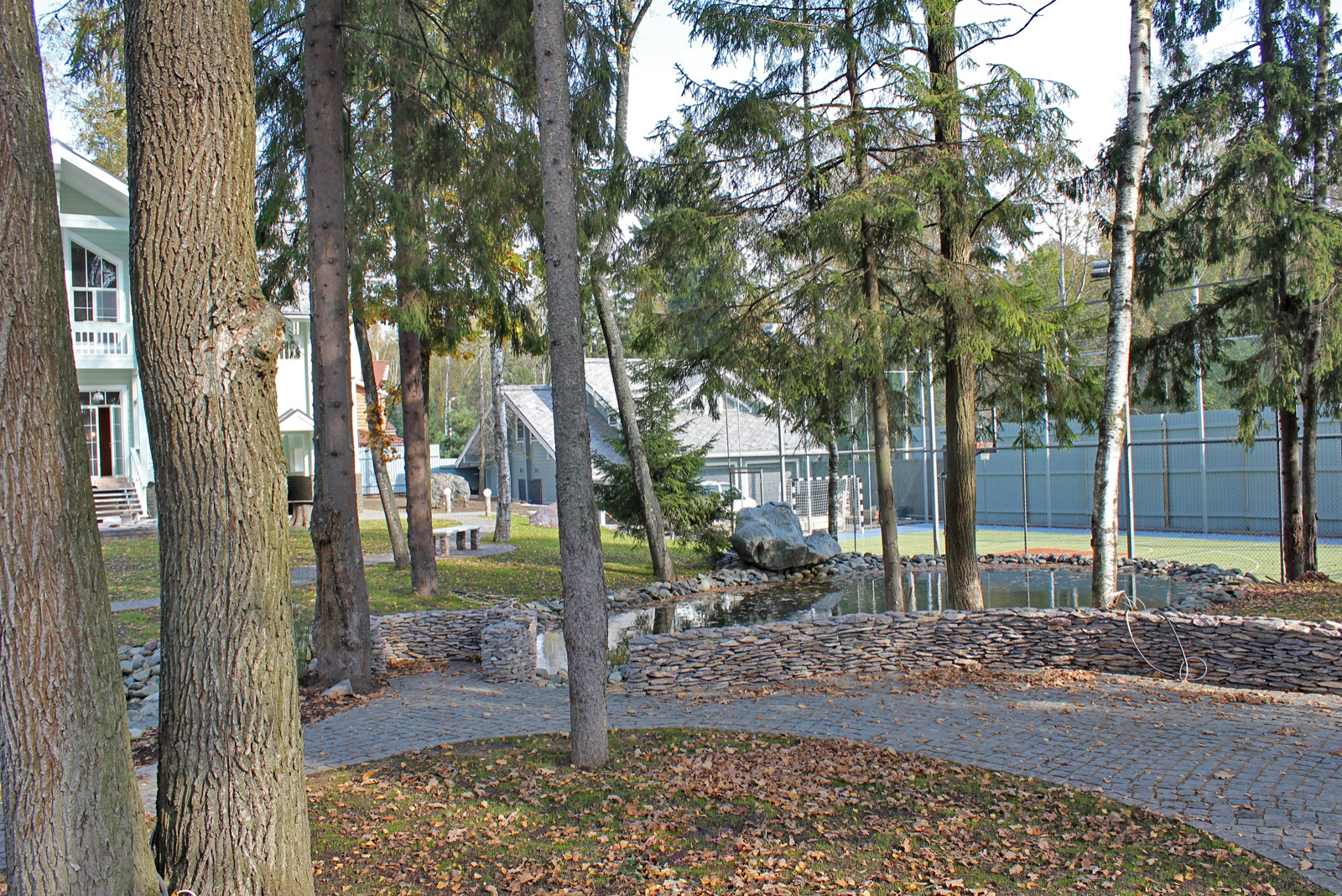 Под одной крышей