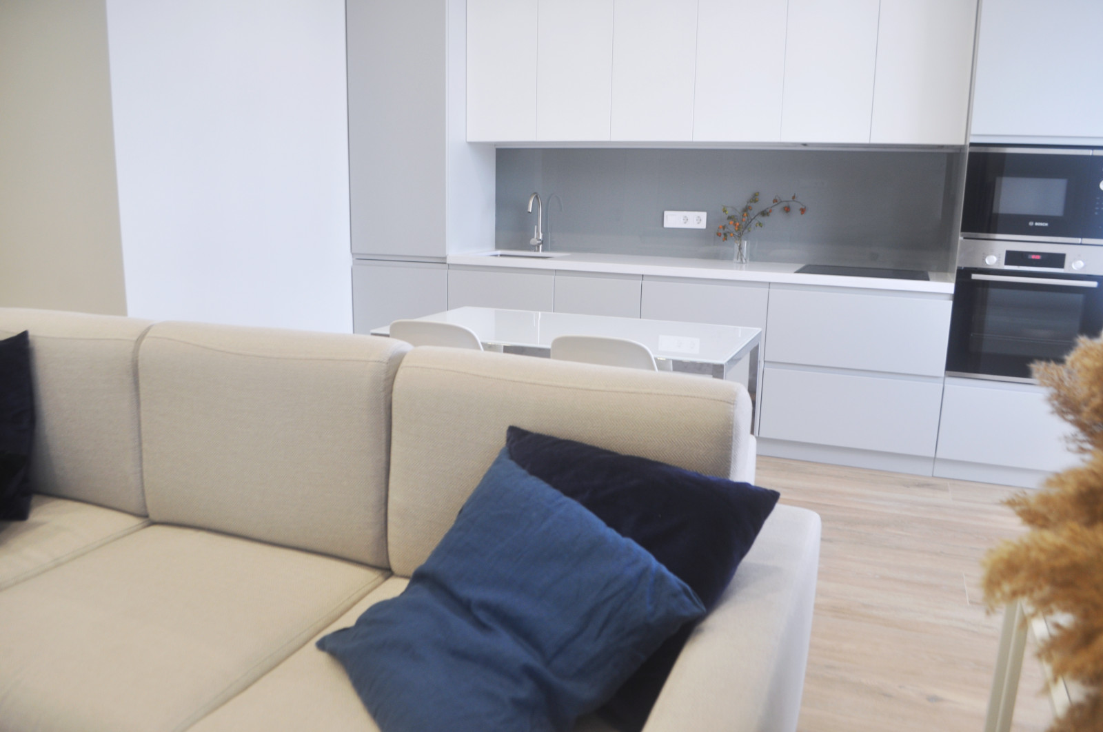 Стильная квартира для молодой семьи с чудесным песиком!