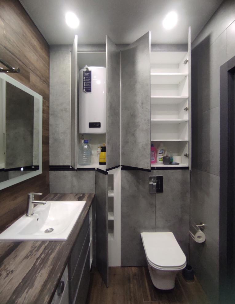 Обложка альбома: короб за унитазом