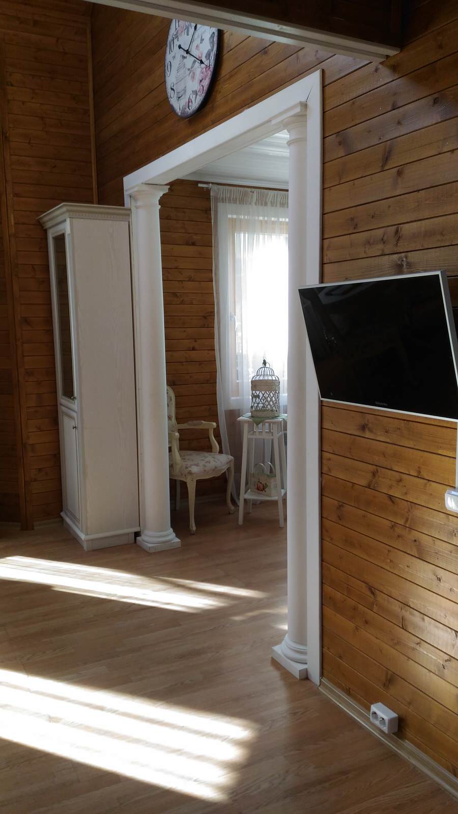 Гостинная в доме , выполненном  в Скандинавском стиле с элементами "Прованса"