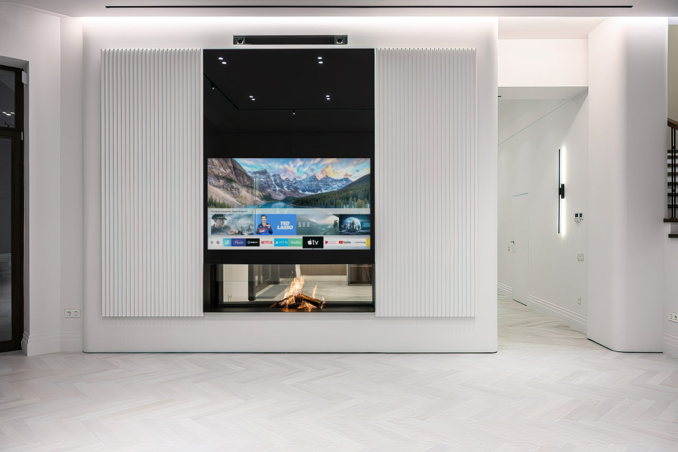 Встроенный телевизор над камином