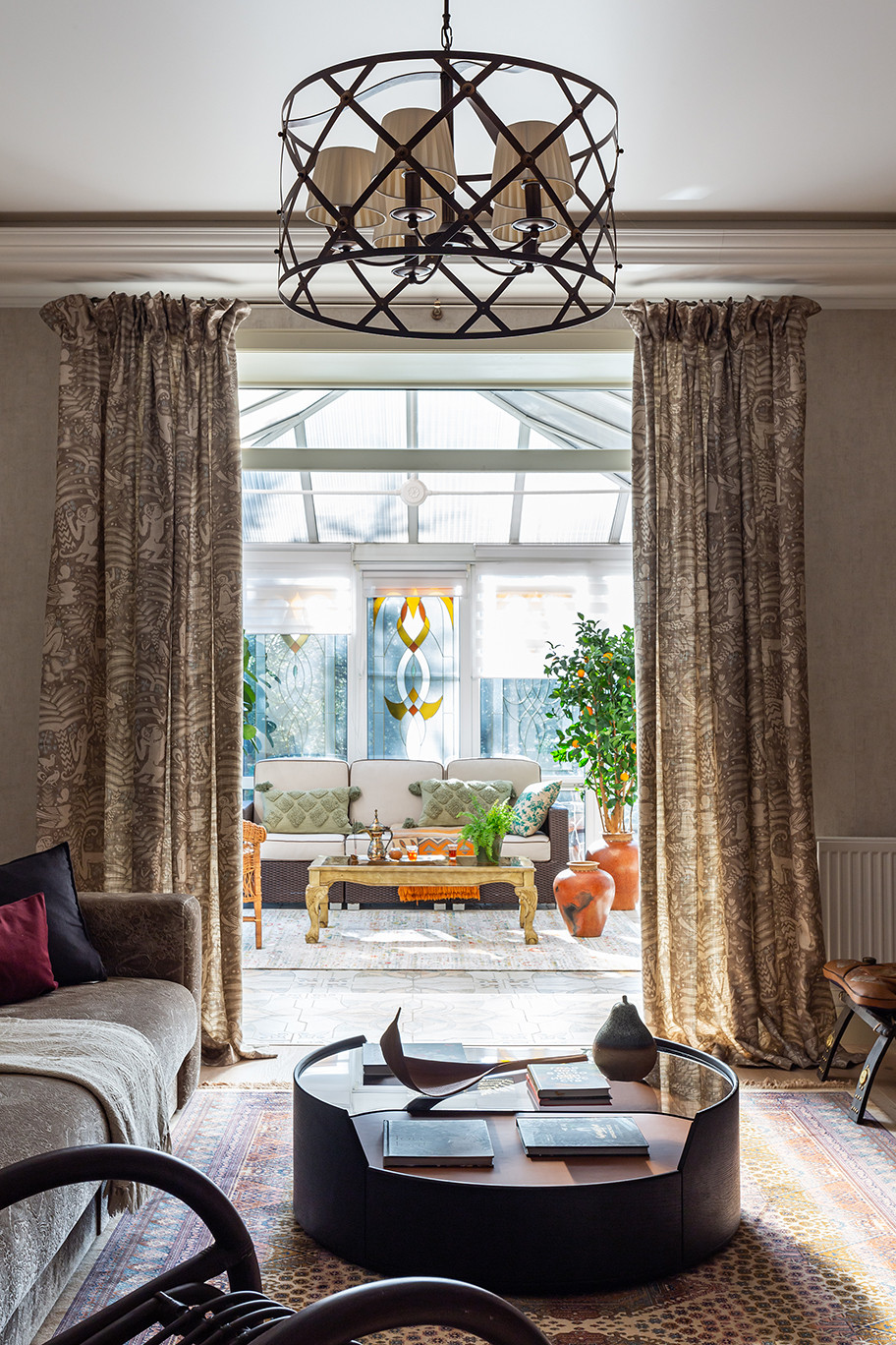 ВИД ИЗ ГОСТИНОЙ НА ЗИМНИЙ САД