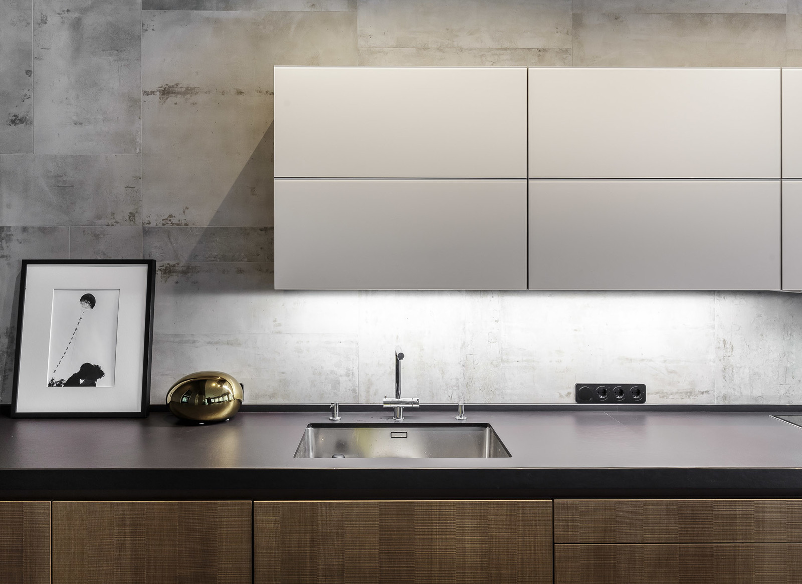 Реализованные нами проекты - кухня LEICHT Timber-C | Concrete-C | IOS-C