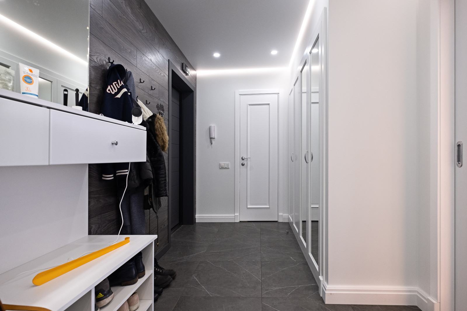 Трешка для семьи и двух кошек