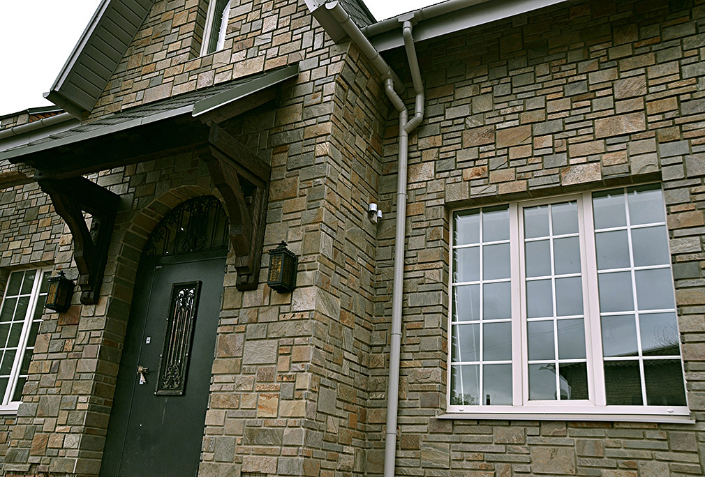 Дом из камня