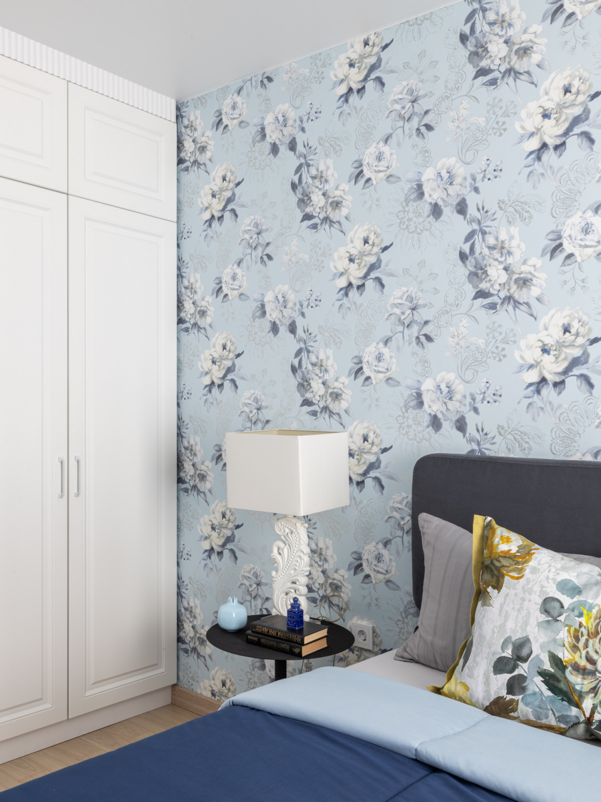 Цветы, цветы... и еще немного цветов.