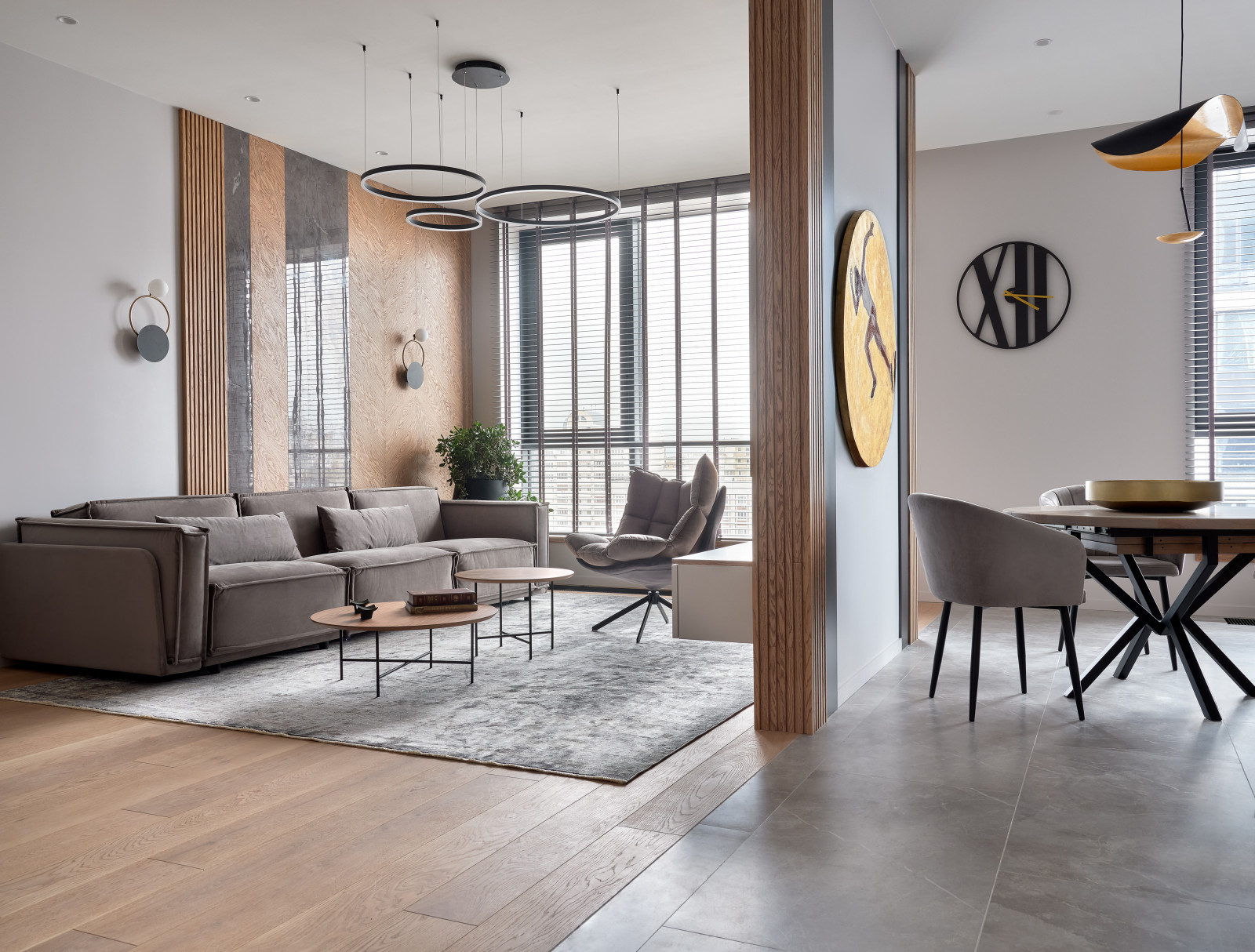 Монохром с деревянными акцентами.Дизайн Анастасия Волчкова.Публикация Elle Decor