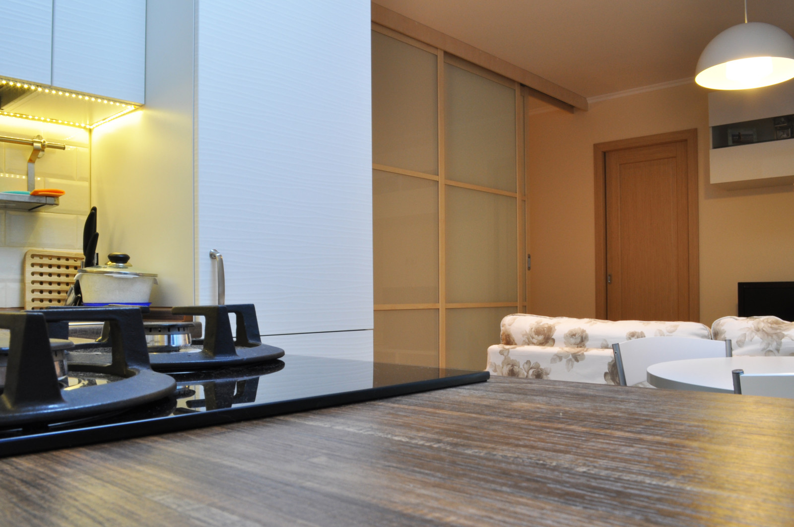 Обложка проекта: м. Молодежная