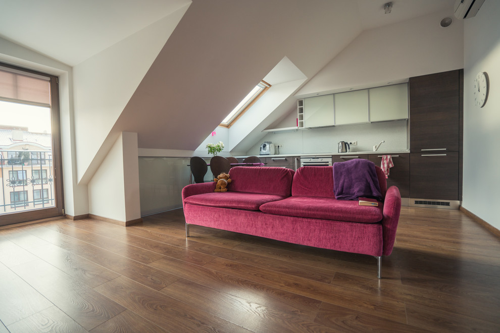 Небольшая квартира-студия с камином